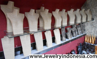 Jewelry Displays Wooden Busts